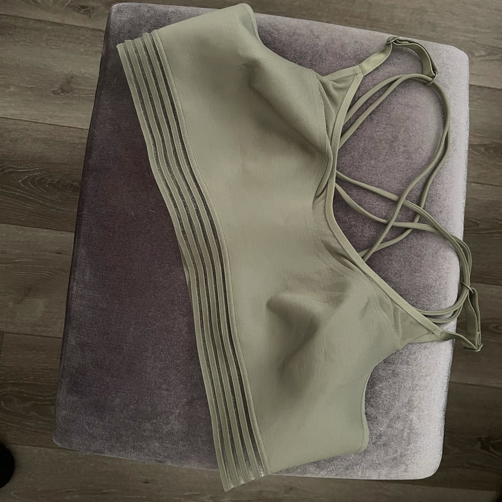 Pink sports bra size Large used very little. They are like brand new.